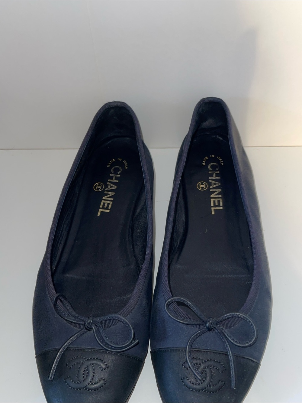 CHANEL Navy Leather Ballet Flats with Bow - Picture 6 of 16